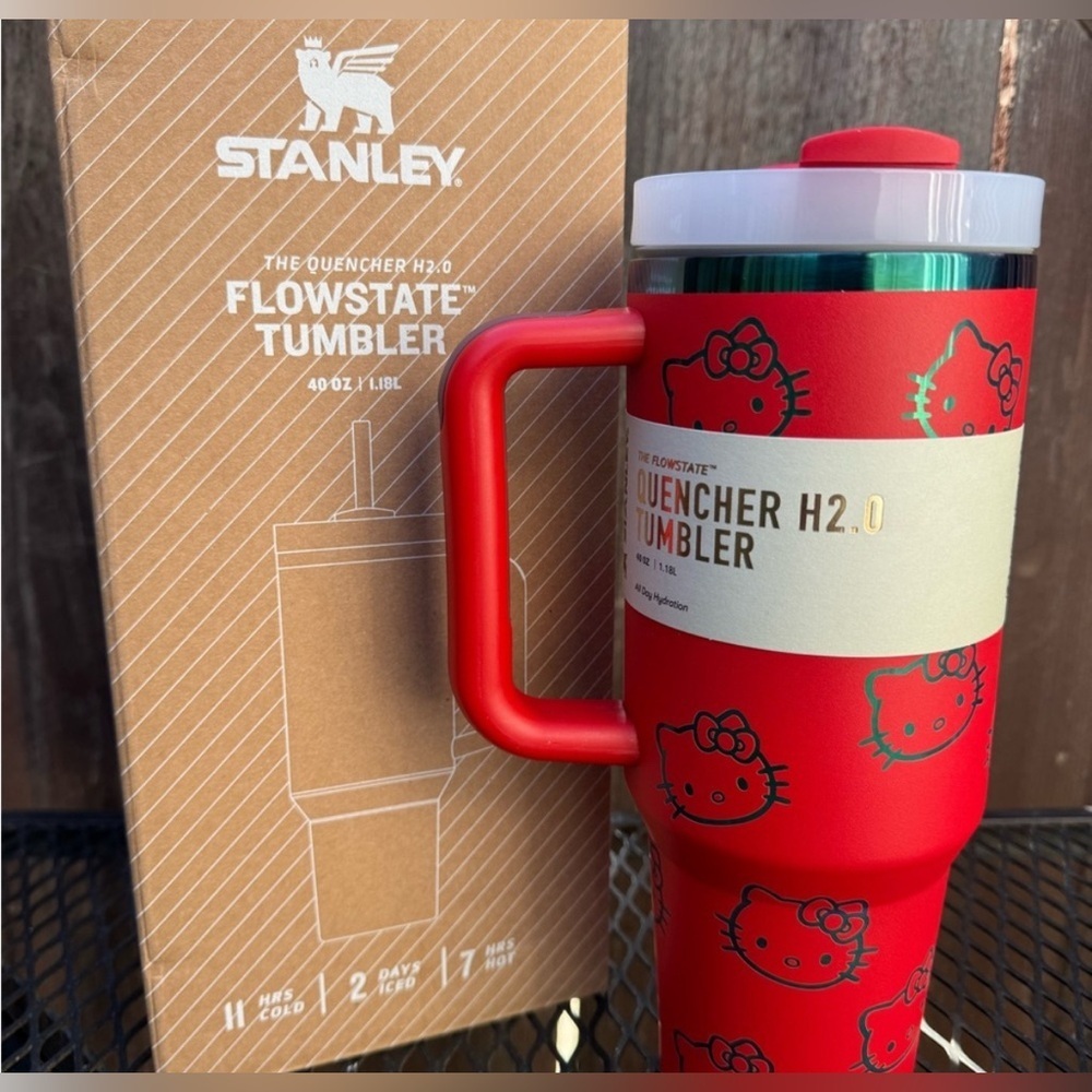 Stanley x Hello Kitty Limited Edt Cherry Red Hologram Flowstate 40oz Quencher